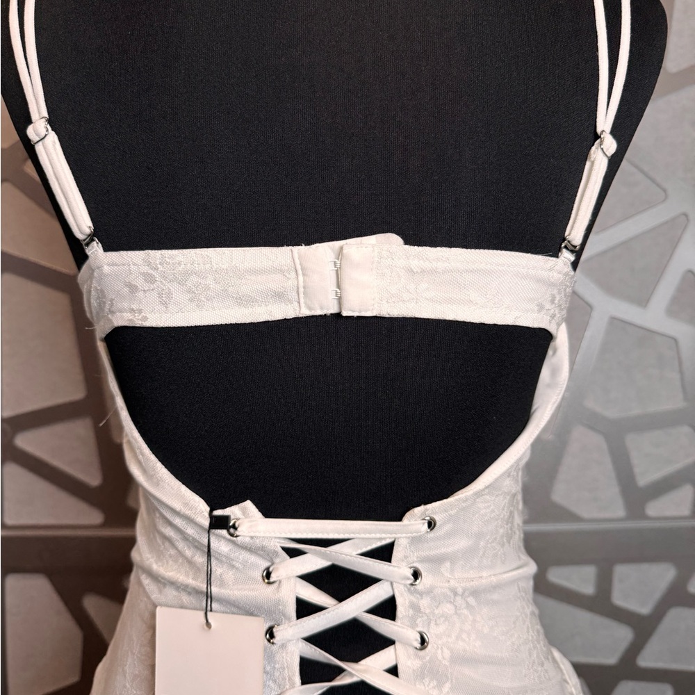 Chic White Lace Ruffle Chemise - Picture 4 of 12